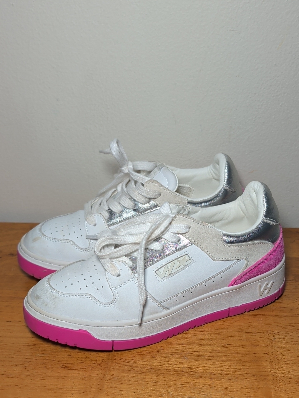 Vintage Havana Finesse Sneakers White Pink Perforated Leather Upper Women Size 6